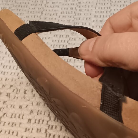 Aetrex women's 'Izzy' black faux leather adjustable thongs flip flops sz 9 - 9.5 - Picture 6 of 13